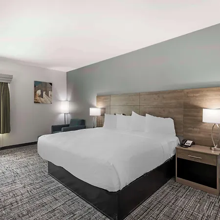 Best Western Plus Midamerica Hotel